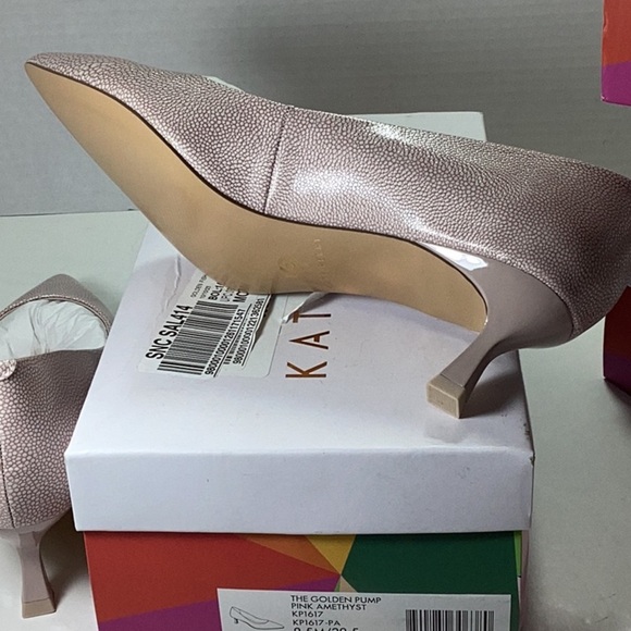 Katy Perry

The Golden Pump - Picture 11 of 11